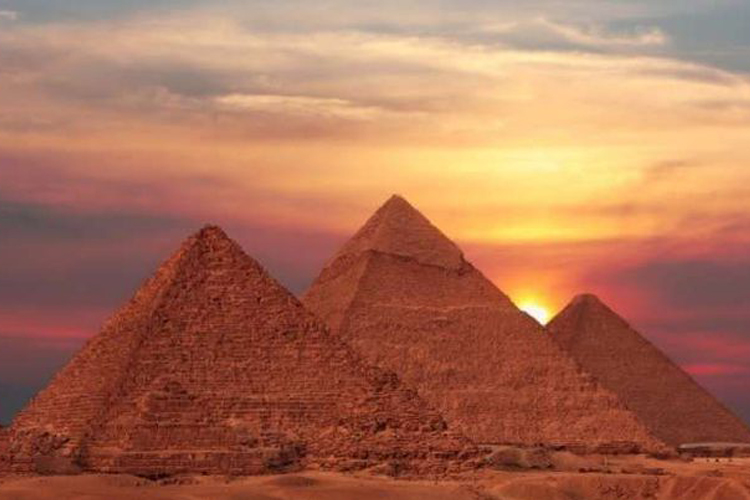 Ø£Ù‡Ø±Ù…Ø§Øª Ù…ØµØ± .. Ø£Ø¨Ø­Ø± ÙÙŠ Ø¹Ø§Ù„Ù… Ø§Ù„ØªØ§Ø±ÙŠØ®